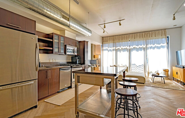 1 bed, 1 bath, 960 sqft, $2,700, Unit 714