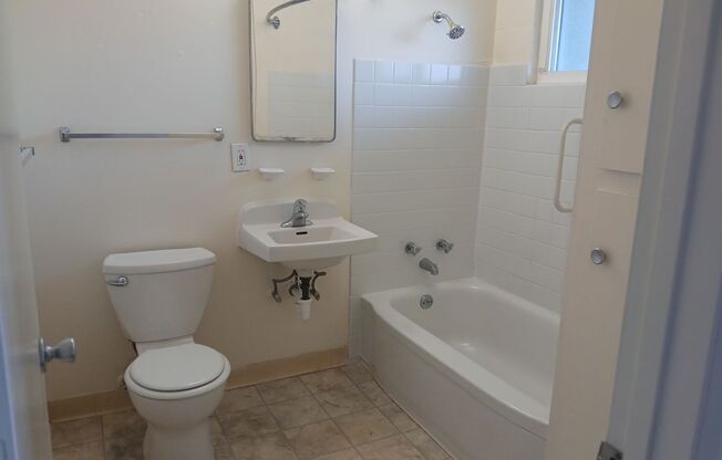 1 bed, 1 bath, 698 sqft, $1,199, Unit 127