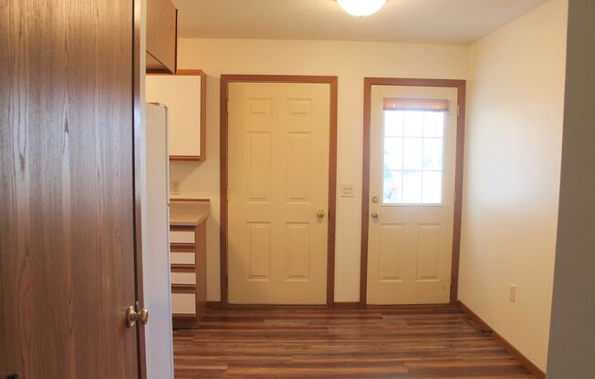 2 beds, 1 bath, $1,000, Unit 4