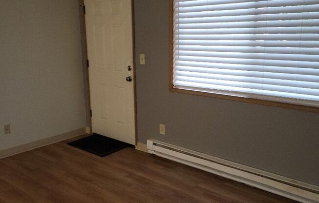 1 bed, 1 bath, 576 sqft, $1,195, Unit 13