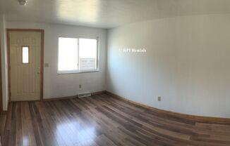 2 beds, 1 bath, $1,050, Unit Apt #3