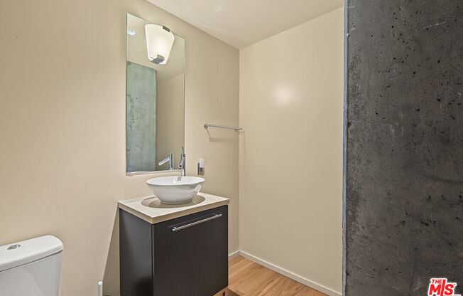 1 bed, 1.5 baths, 1,090 sqft, $3,000, Unit 302