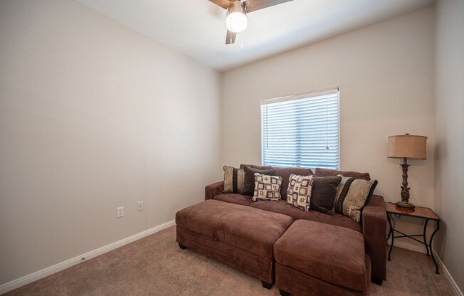 3 beds, 2 baths, $1,600, Unit # 274