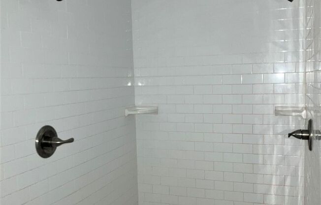 BEAUTIFUL! 2000 sq ft 3BR/2BA Home For Rent!