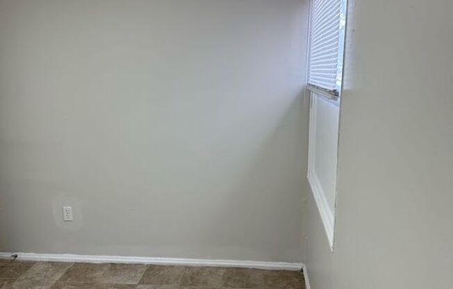 2 beds, 1 bath, $750