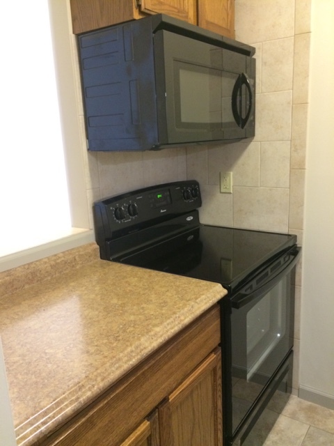 1 bed, 1 bath, 615 sqft, $800, Unit D10