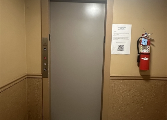 Studio, 1 bath, 350 sqft, $2,200, Unit 45