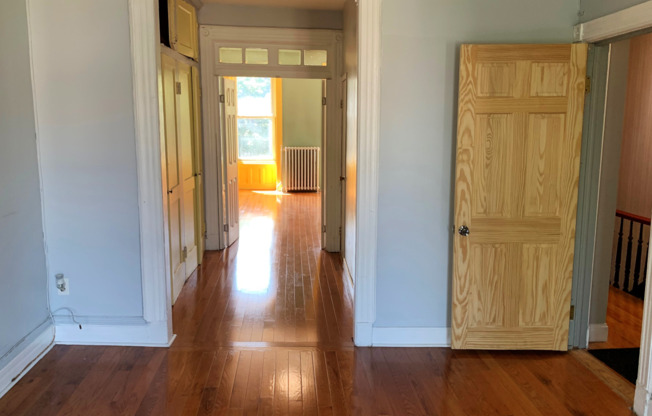 2 beds, 1 bath, $2,900