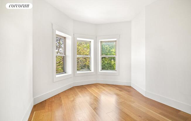 896 PARK PL
