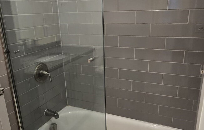 2 beds, 1 bath, $2,100, Unit 201