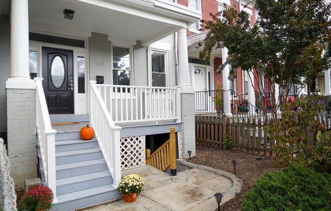 Lovely 4br/2bth home w/parking in Petworth - Priced to rent ASAP!