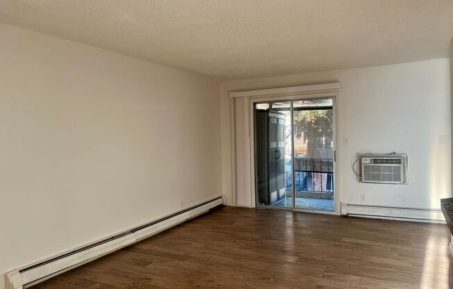 1 bed Condo Available in SouthWest Denver! Top Floor!