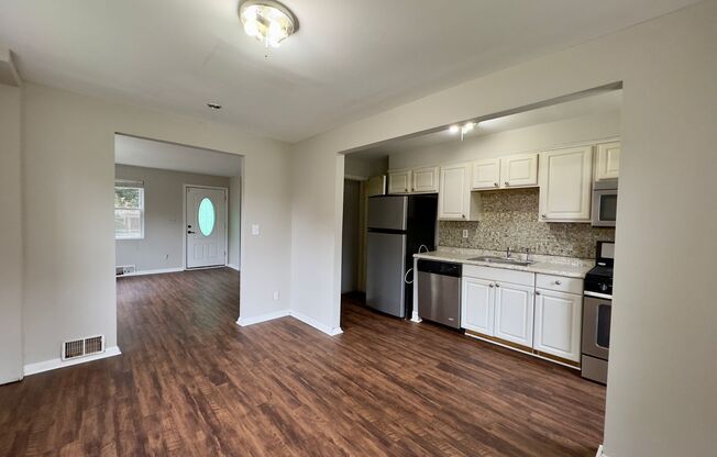 Charming 2BD/1BA Townhome in Grove Park, MD!