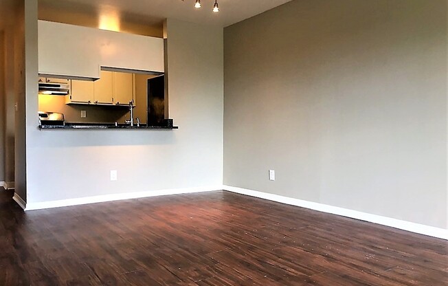2 beds, 1.5 baths, 900 sqft, $2,325, Unit 25