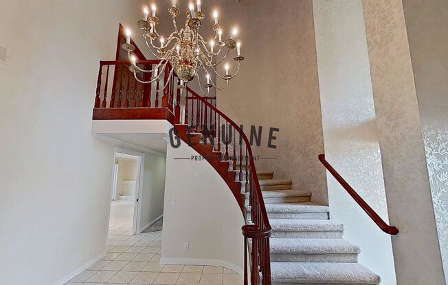 Large 4 Bedroom House with Pebble Bottom Pool - Backyard Oasis!