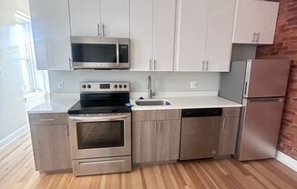 1 bed, 1 bath, $1,200, Unit 2R