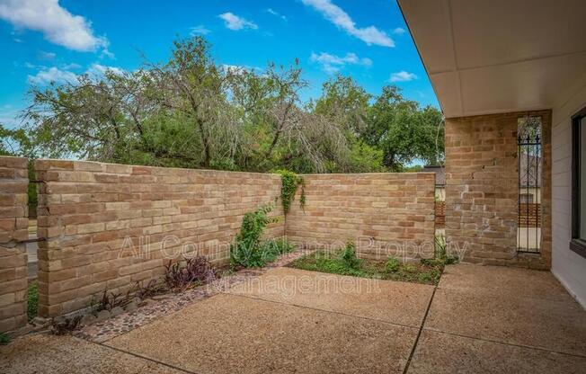 211 BEECHWOOD LN