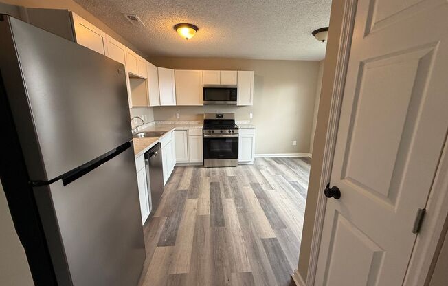 2 beds, 1 bath, $1,000, Unit B