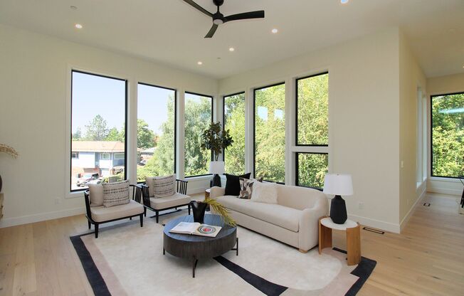 Stunning Brand New Contemporary Bridlemile Home - 4 Bed/4.5 Bath