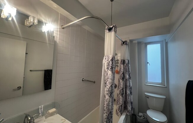 1 bed, 1 bath, 945 sqft, $7,500, Unit 19D