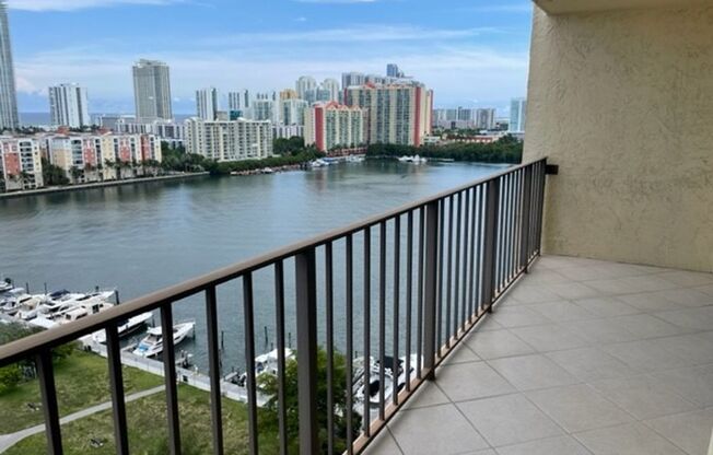 1 bed, 1.5 baths, $2,200