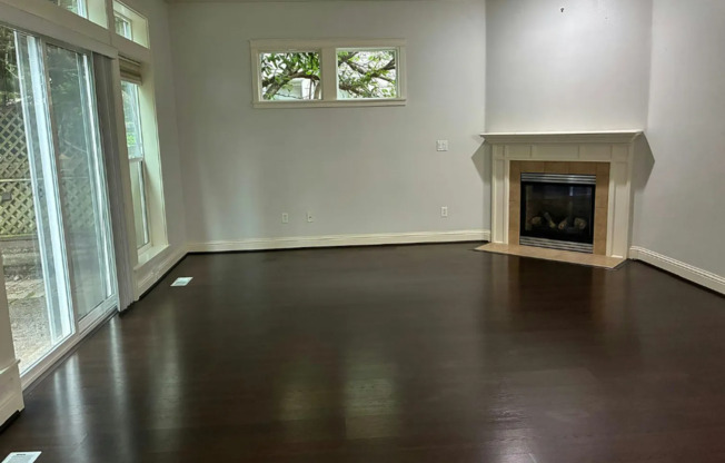 4 beds, 2.5 baths, $3,199