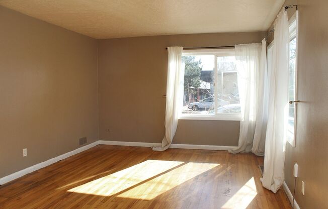 Charming 1 Level 2 Bedroom Home Across From Lentz Park