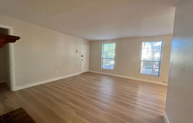 Lovely 2 BR/1 BA Condo in Fairlawn!