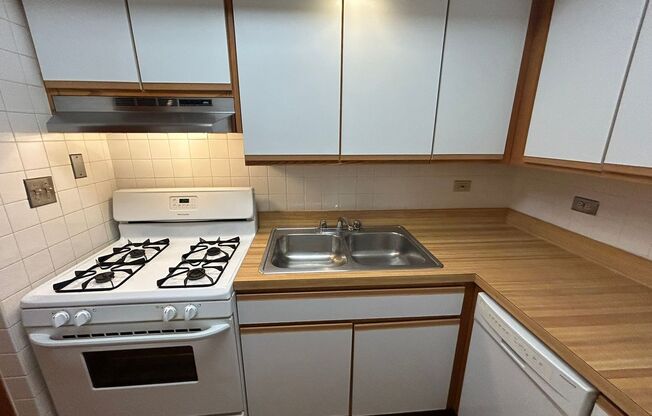 1 bed, 1 bath, 800 sqft, $2,175, Unit 234-403