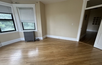 2 beds, 1 bath, 585 sqft, $3,200, Unit 124