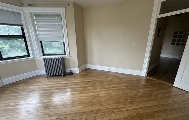 2 beds, 1 bath, 585 sqft, $3,200, Unit 124