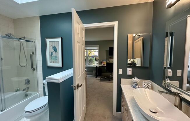 55+ Gated Semiahmoo Community! 9048 Gleneagle Dr, Blaine