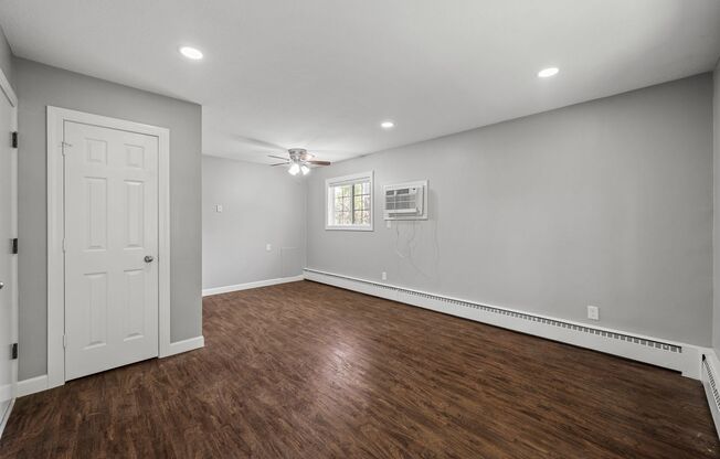Spacious 1BR/1Bath apartment Available Early May