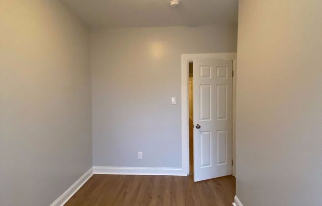 2 beds, 1 bath, $2,050, Unit A4