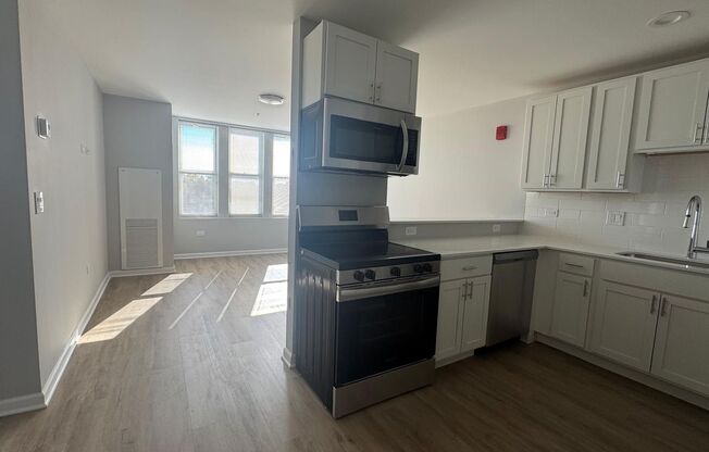 1 bed, 1 bath, 550 sqft, $1,300, Unit 402