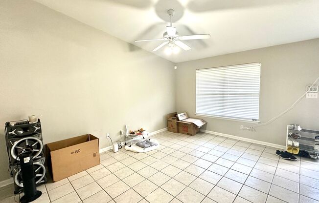 FANTASTIC NW 3/3 w/ Vaulted Ceilings, Hardfloors, W/D, & More! $1500/month Available May 6th!