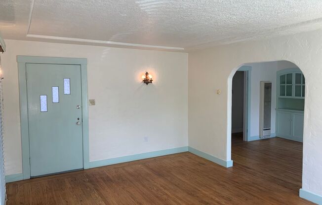 Memorial Hospital 2 bedroom 2 bathroom home -All Utilities Included.