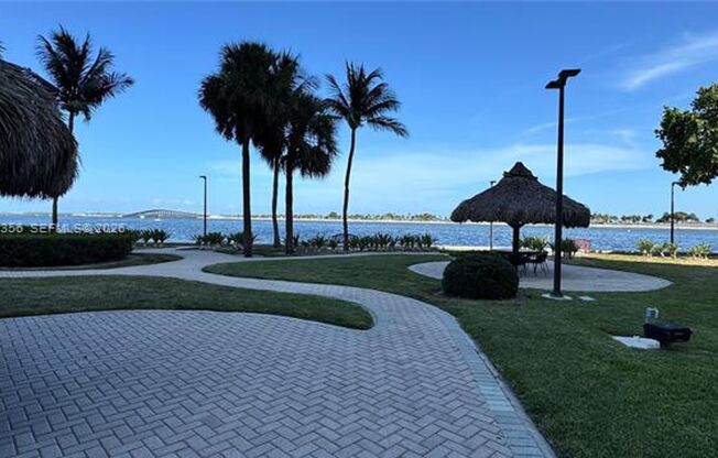 1 bed, 1 bath, $3,000, Unit # 18 UNIVERSITY