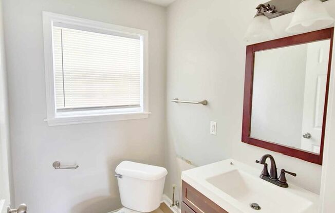 VERY SPACIOUS HOME! 4 Bedroom, 2 bathroom with laundry room