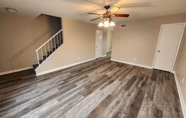 2 beds, 1.5 baths, 1,250 sqft, $950, Unit 201 S Park #C03