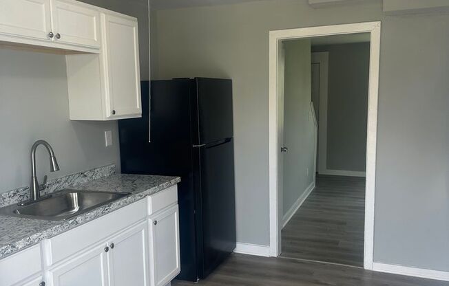 2 beds, 1 bath, $1,100, Unit 48