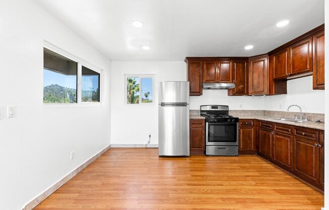 1031 LESLIE RD