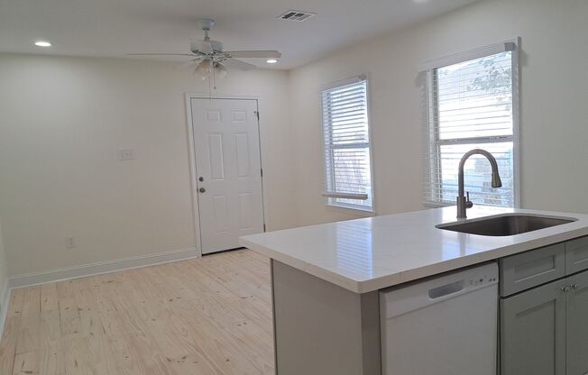 2 beds, 1 bath, 800 sqft, $1,495, Unit 3619 Cecil St.