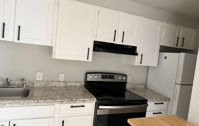 Studio, 1 bath, 650 sqft, $850, Unit 26
