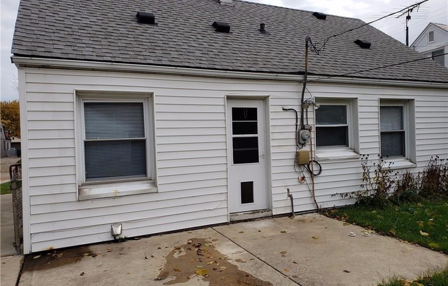 3 beds, 1 bath, $1,200