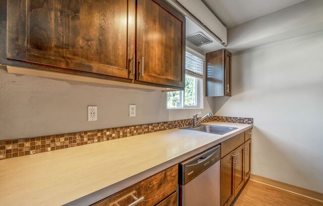 1 bed, 1 bath, 700 sqft, $1,700, Unit 06