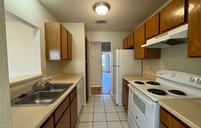 3 beds, 2 baths, 1,090 sqft, $1,595, Unit RIDGEMONT ST 1203