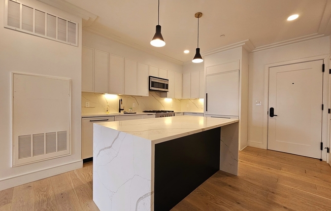 3 beds, 2 baths, 1,235 sqft, $4,960, Unit 310