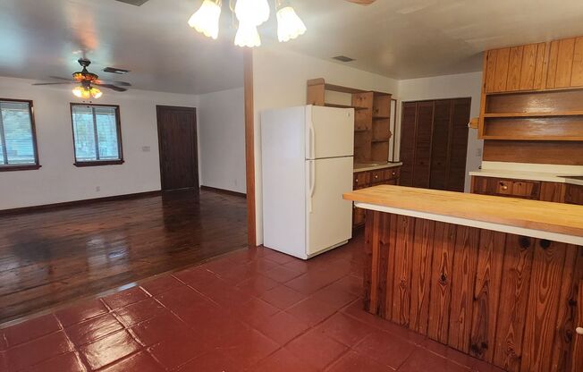 Charming 3 Bedroom, 2 Bath!