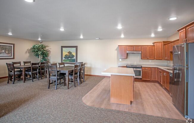 2703 Mayhew Lk Rd NE